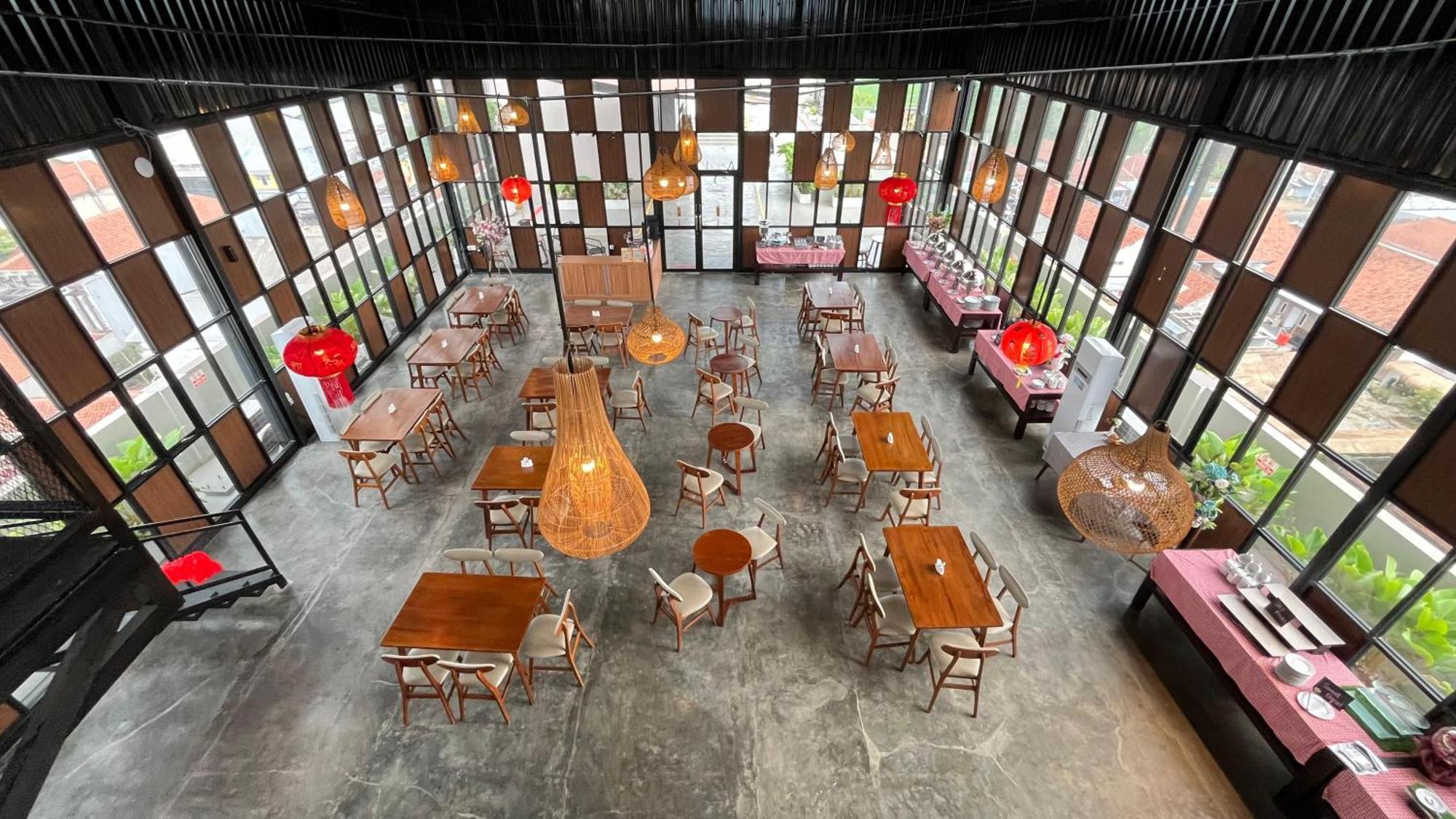 Front One Hotel Gombong Gombong  外观 照片