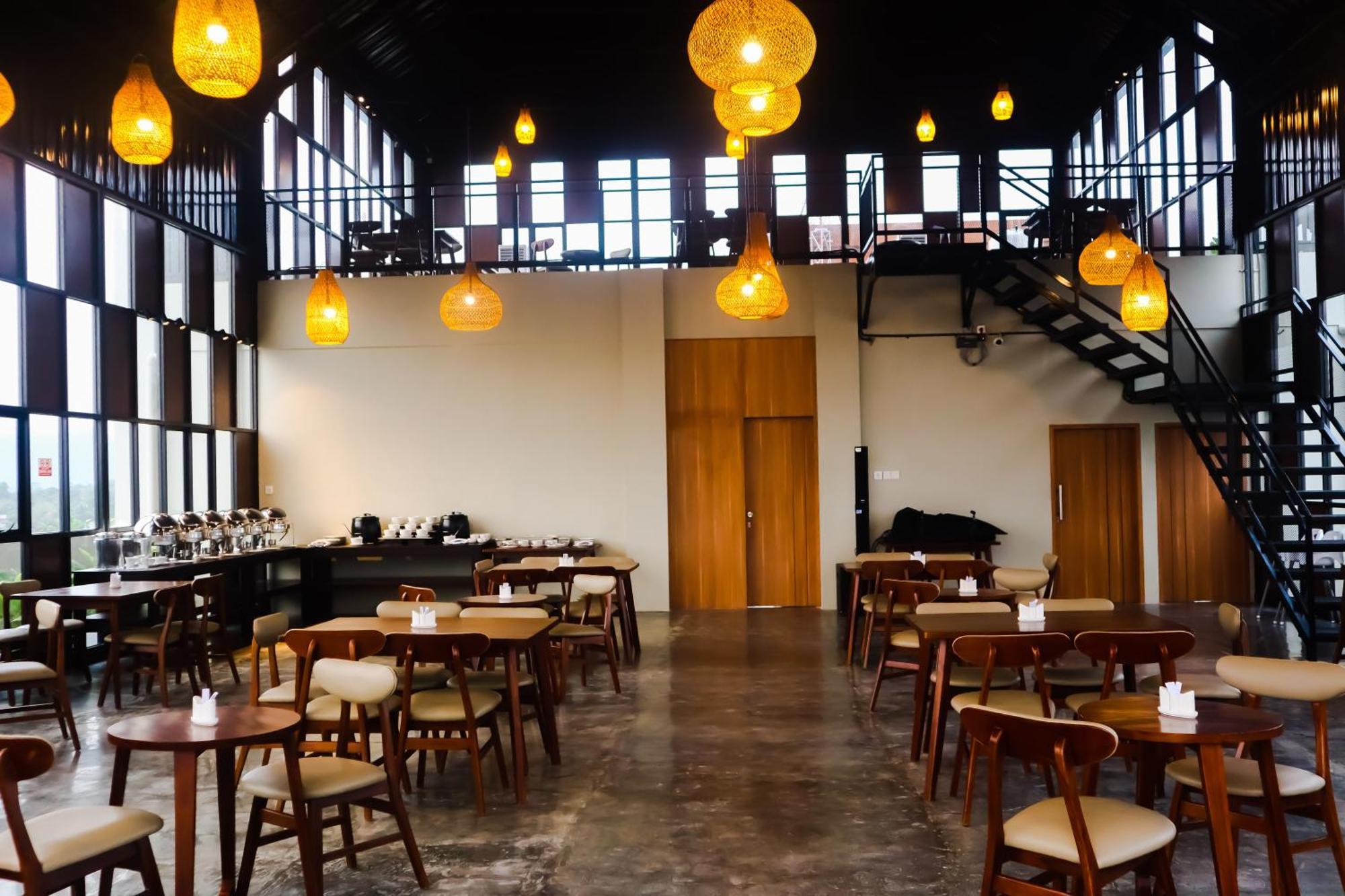 Front One Hotel Gombong Gombong  外观 照片