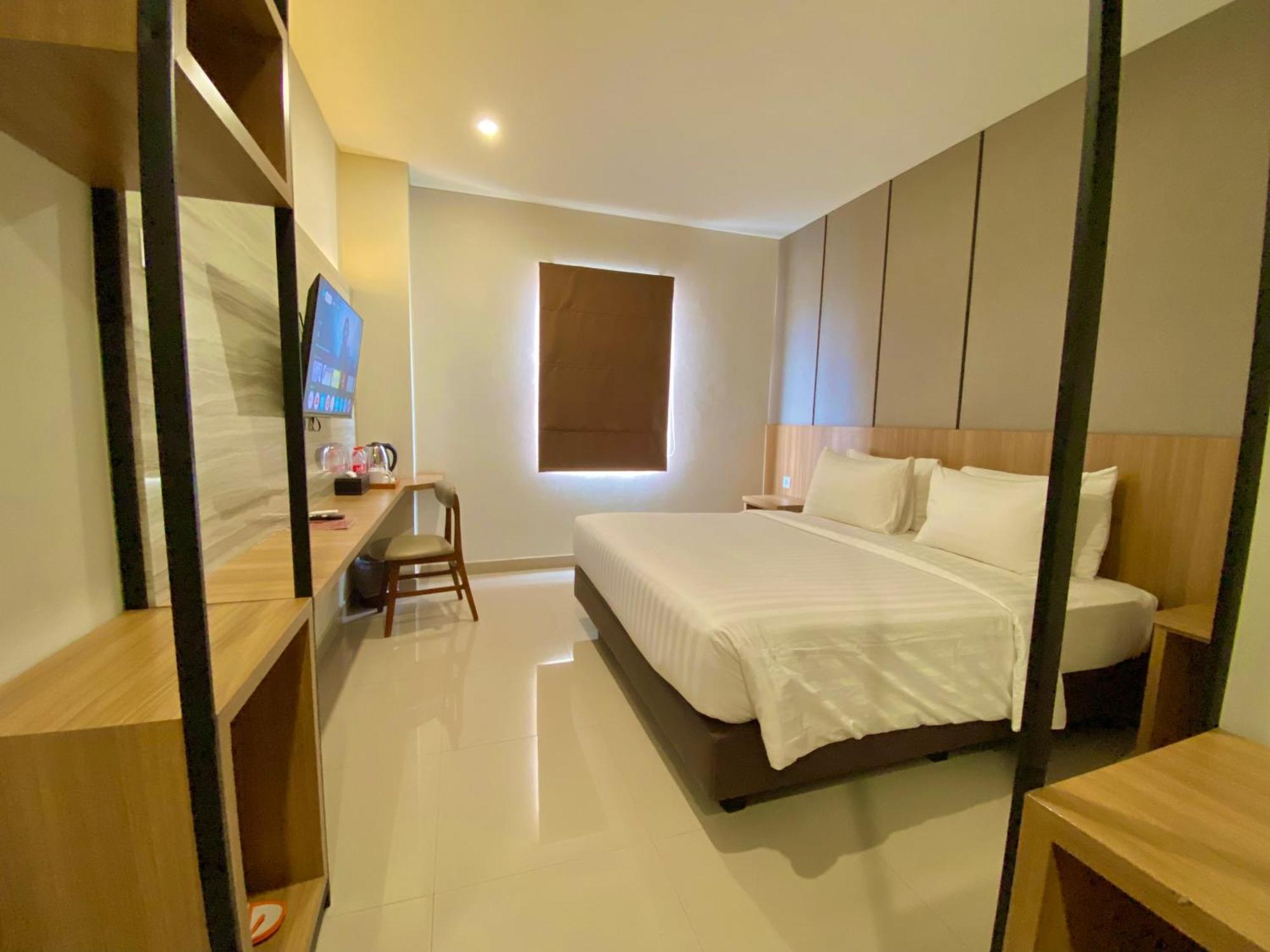 Front One Hotel Gombong Gombong  外观 照片