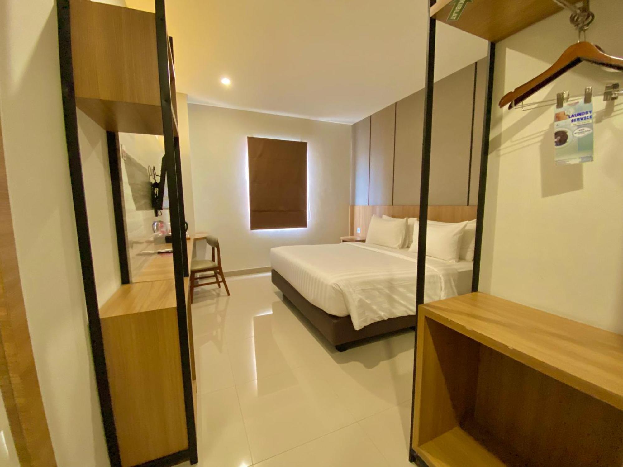 Front One Hotel Gombong Gombong  外观 照片
